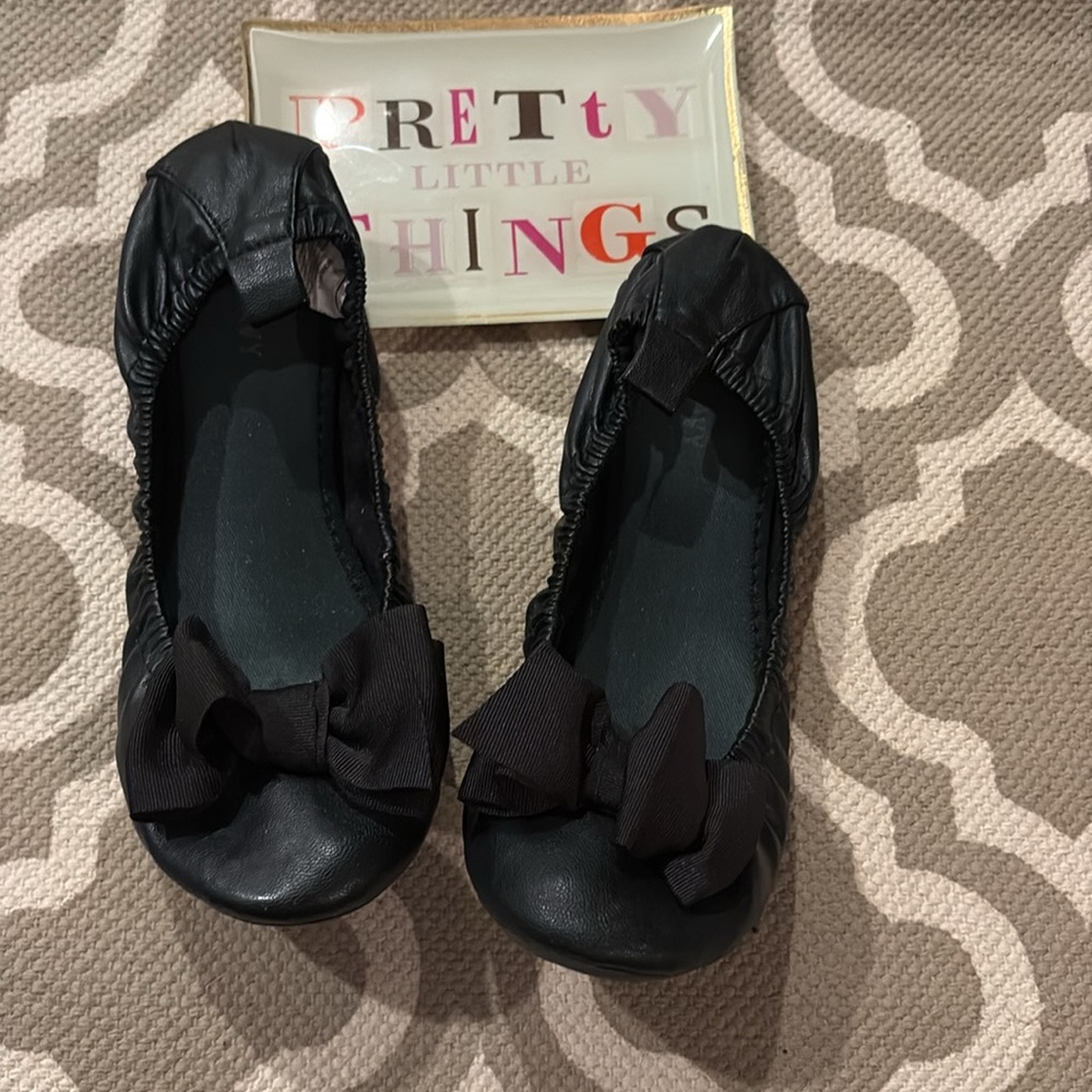 PrettyLittleThing Black Flats with Bow Detail - Picture 2 of 5